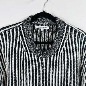 Elizabeth and James pullover sweater chunky knit stripe black & white Size large